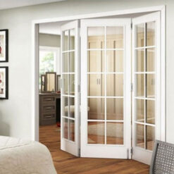 cua nhom viet nhat mo quay