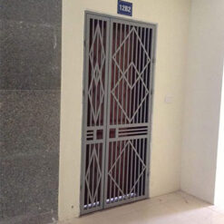 cua sat 1 canh hoa tiet don gian