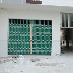 cua sat keo mau xanh dep