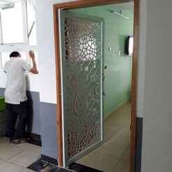 cua sat mot canh an toan hien dai