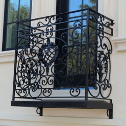 lan can cho ban cong sat nghe thuat