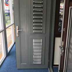 mau cua nhom tungshin mau xam