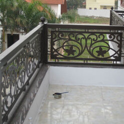 mau lan can cho ban cong bang sat