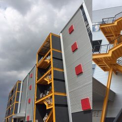 mau nha khung thep tien che bon tang dep